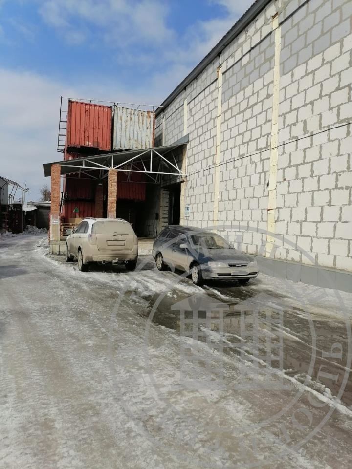Предлагается в аренду производственно-складское площадью 560 кв.м.
Отдельно стоящее здание, два пандуса для разгрузки под фуру и газель.
Огороженная, охраняемая территория, пропускная система, доступ круглосуточно.
Так же имеются офисные помещения, два с/у.
Хорошая асфальтированная дорога до базы.
У