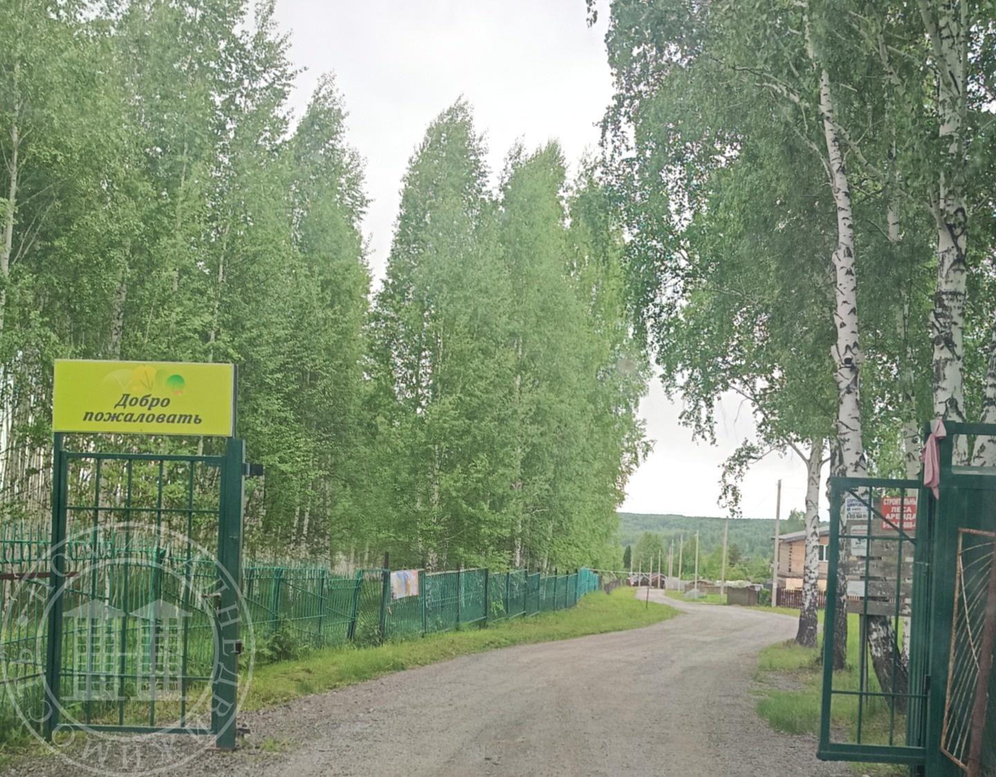 В продаже дача в  живописном месте между п. Гусиный Брод и с. Плотниково. 
Площадь участка 11,65 соток.

На участке: дом 6 × 9 плюс веранда [общий размер дома 6 × 12], дом из бруса на ленточном фундаменте, очень добротный! Внутри отделки ещё нет, а это - полный полёт вашей фантазии и дизайнерским за