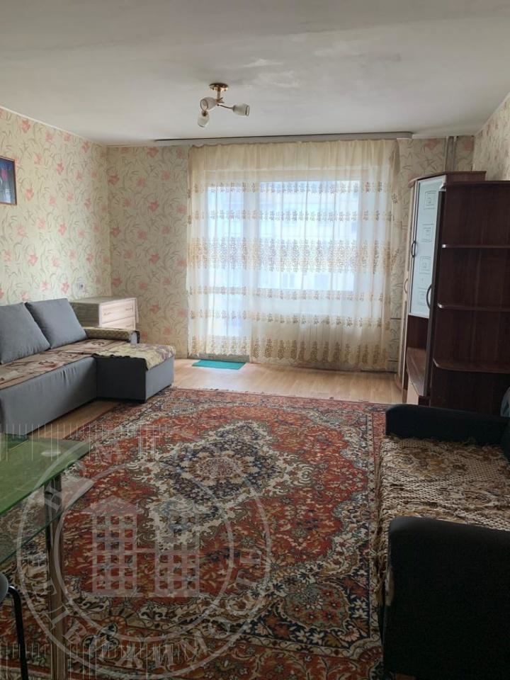 Предлагаем в  долгосрочную аренду просторную квартиру-студию на ж/м Просторный.
Квартира в хорошем состоянии со всей необходимой для проживания мебелью и бытовой техникой.
