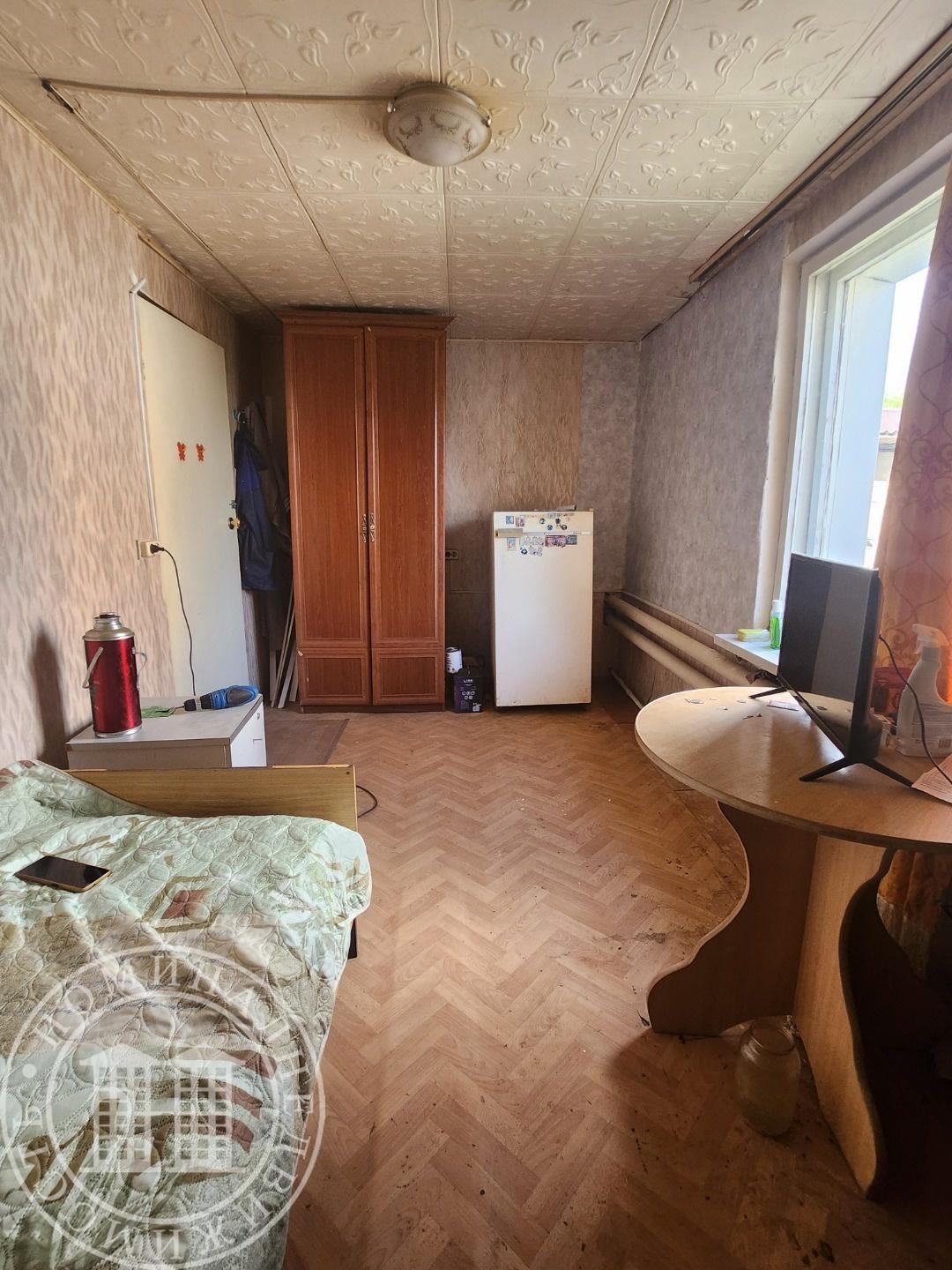 Предлагаем в долгосрочную аренду отдельные 2-е комнаты в частном доме со своим санузлом и душевой, кухней !
все условия для проживания, для русских людей без вредных привычек, все коммунальные платежи включены в стоимость аренды.