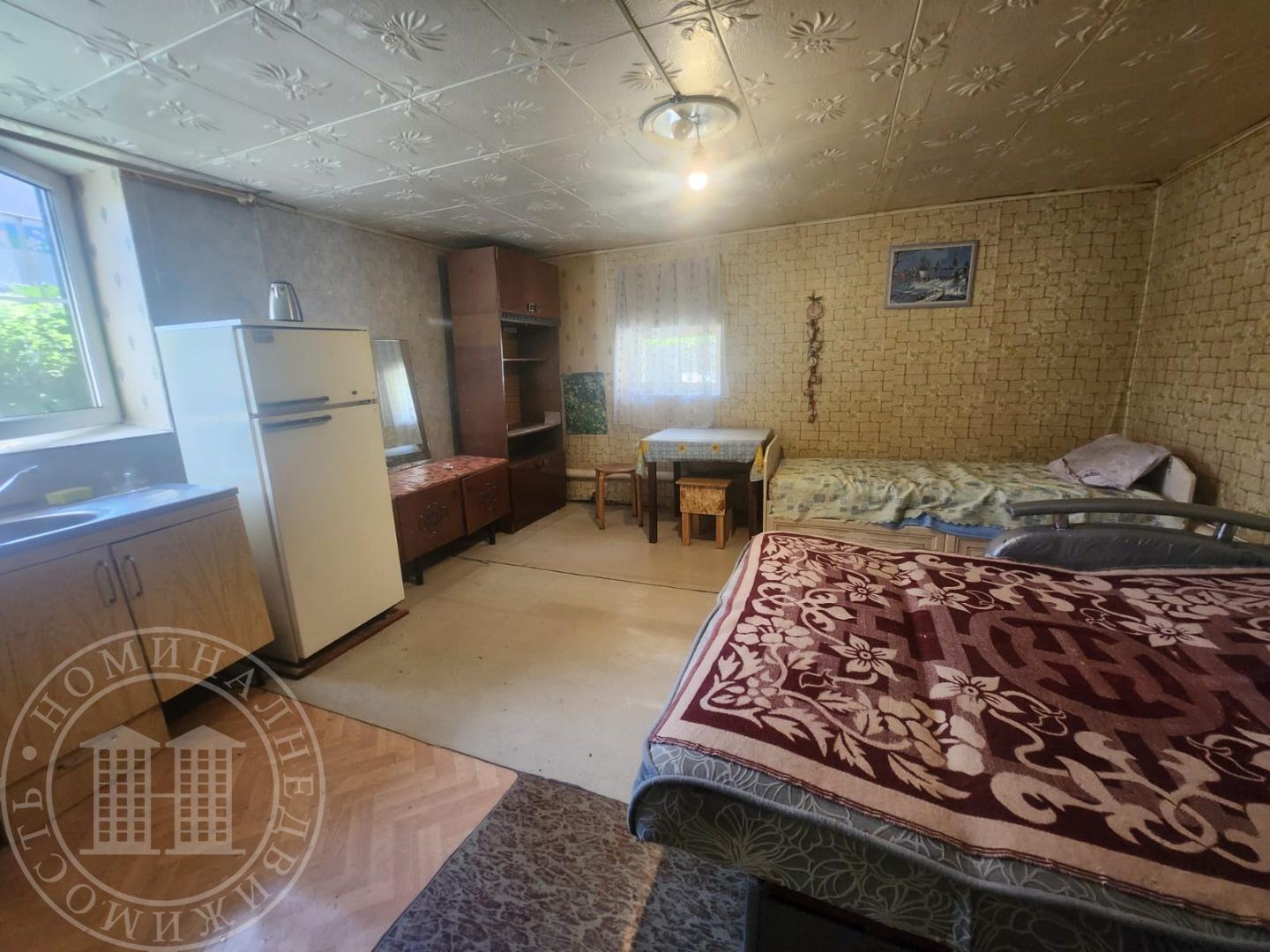 Сдаётся комната в частном доме, необходимая мебель и техника, удобства в доме.
Кировский р-н Малое Кривощёково остановка в двух минутах ходьбы