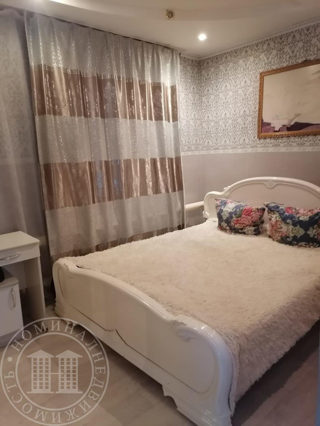 Предлагаем в аренду дом в Кировском р-не на  ул. Бронная. 
2е комнаты плюс кухня удобства в доме туалет, душевая кабинка, отопление  печное.
Подробности по телефону.
 