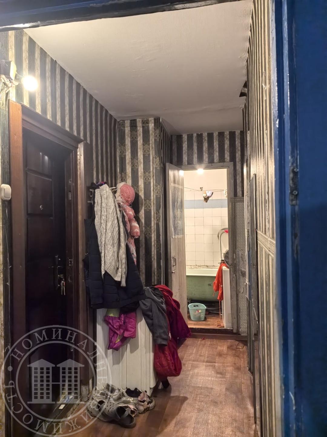 Продается просторная 3х комнатная квартира для тех кто хочет сделать ремонт под себя, очень теплая и светлая в надежном панельном доме на 5 этаже с развитой инфраструкторуй и удобной траспотрной развязкой, рядом парк, пляж, магазины ,тренажерные  залы, поликлиника, школа и  детский сад в двух минута