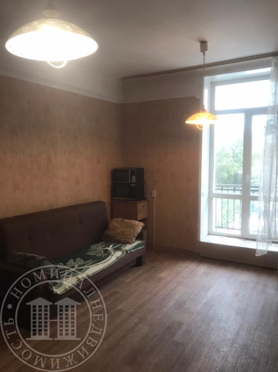 Предлагаем в долгосрочную аренду большую комнату с балконом в общежитии в кирпичном доме рядом с метро площадь Карла Маркса.
Комната сдаётся с мебелью. Из техники только микроволновка.
Отличное местоположение вся инфраструктура в шаговой доступности.