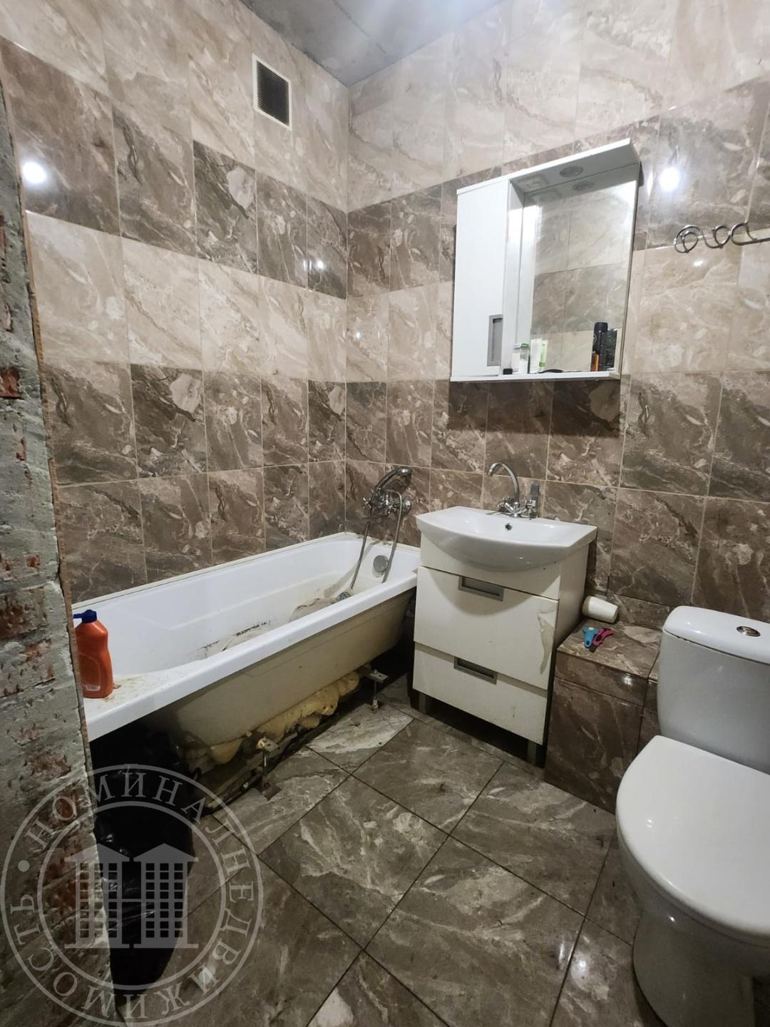 Горящая продажа!
Предлагаем к приобретению по выгодной цене 1к квартиру улучшенной планировки в новом кирпичном доме.
Квартира на видовом 24 этаже с частичным ремонтом. 

Отличное  местоположение всё рядом МЕГА, , быстроном. Недалеко от дома находится парк отдыха Бугринская роща, лыжная база, пляж р