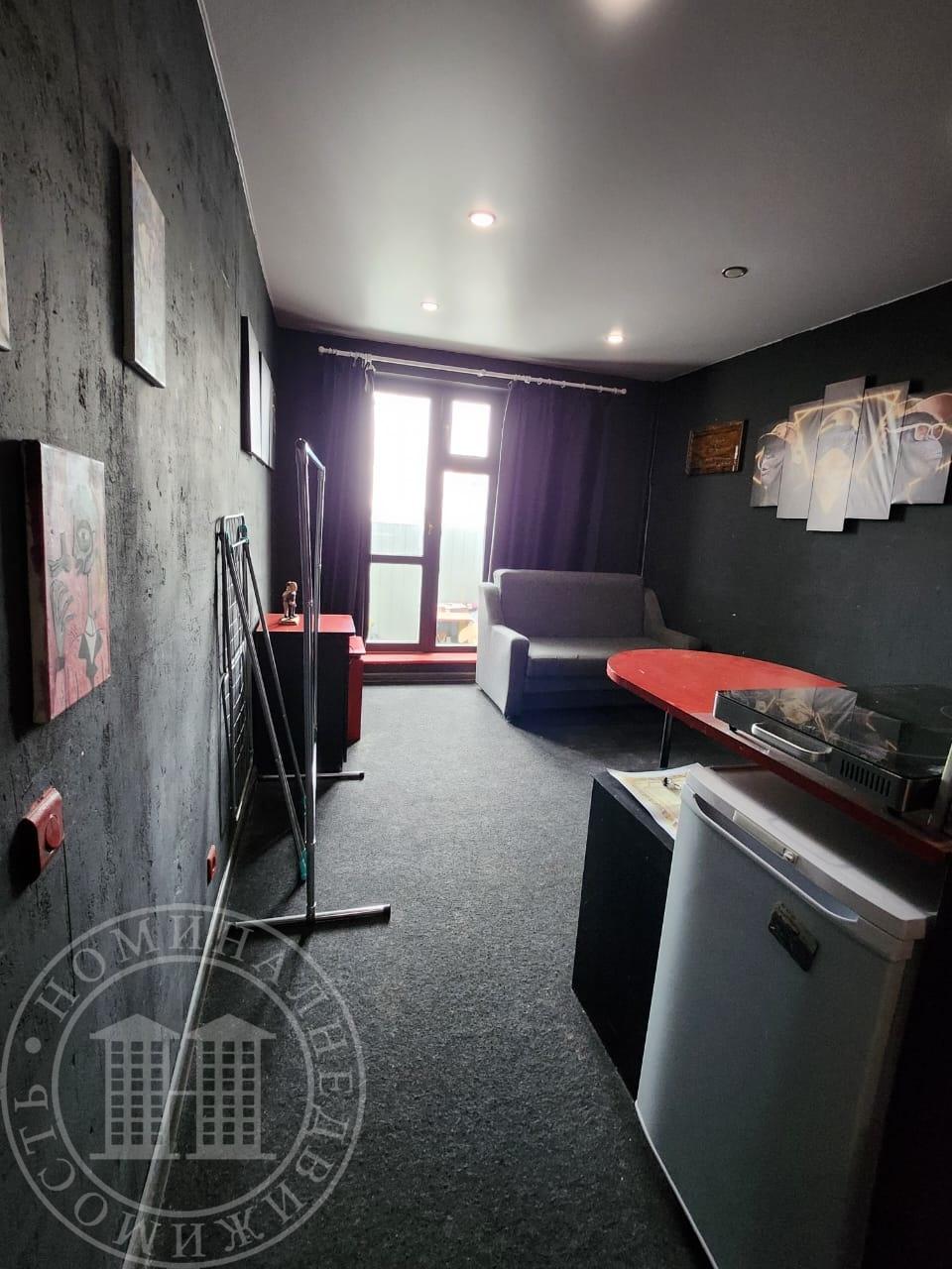 Предлагаем в долгосрочную аренду студию в новом доме, всегда есть парковочные места.
Отличное состояние,  необходимая для комфортного проживания мебель и техника.