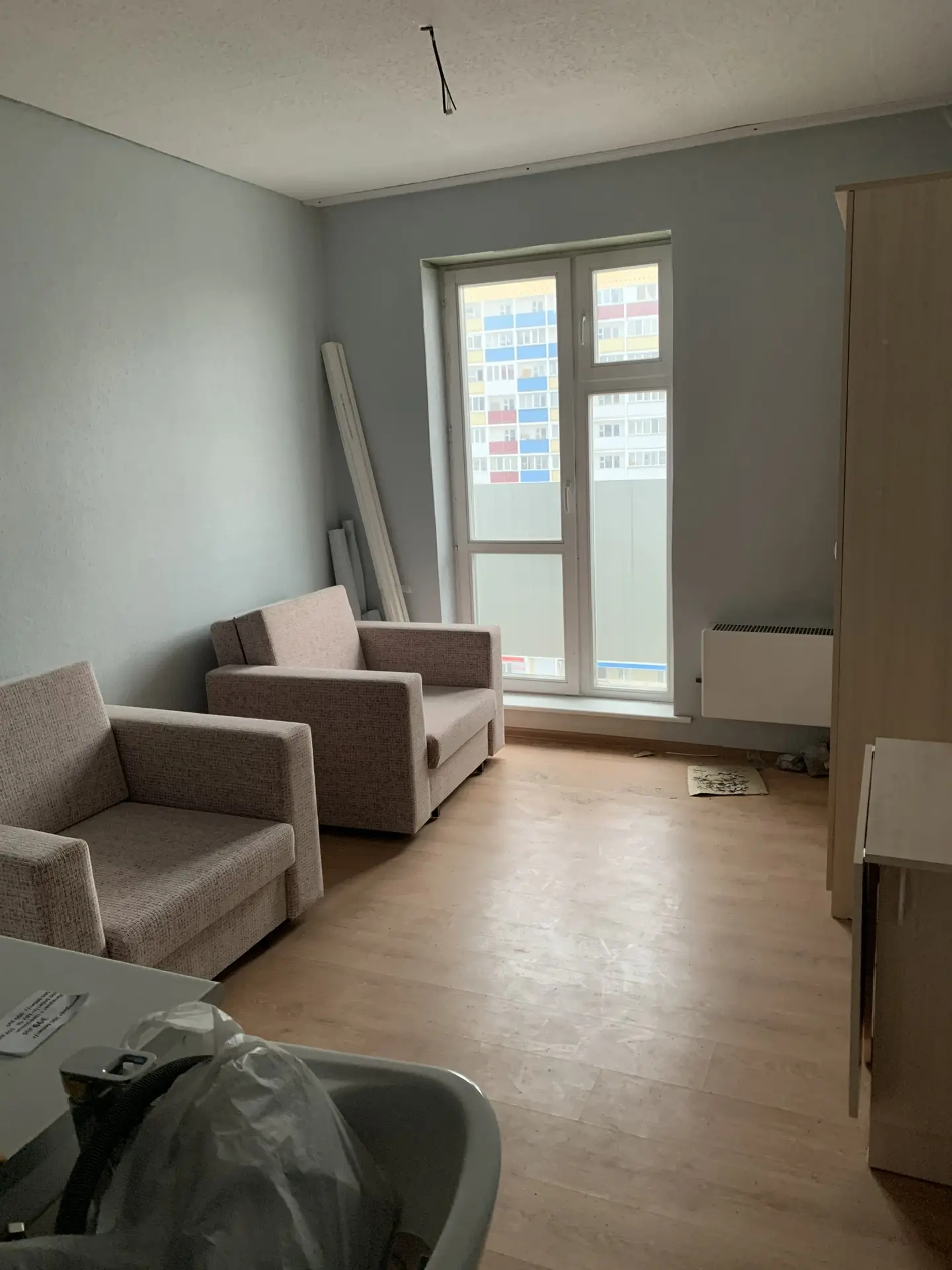 Предлагаем в долгосрочную аренду студию в новом доме, всегда есть парковочные места. Сдается впервые .
Отличное состояние, необходимая для комфортного проживания мебель и техника. 