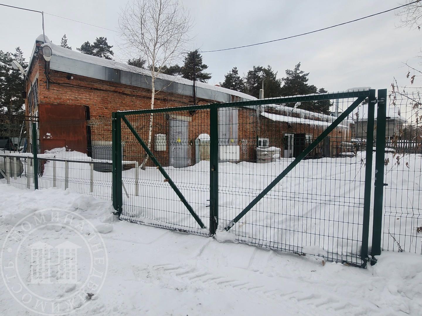 Предлагаем в долгосрочную аренду отдельно стоящее здание. Аренда возможна как пустого помещения так и как с оборудованием. Три направления бизнеса ЧПУ  резьба по дереву, Автосервис в полной комплектации и Деревообрабатывающее производство массива в полной комплектации оборудования. Выделенная мощнос