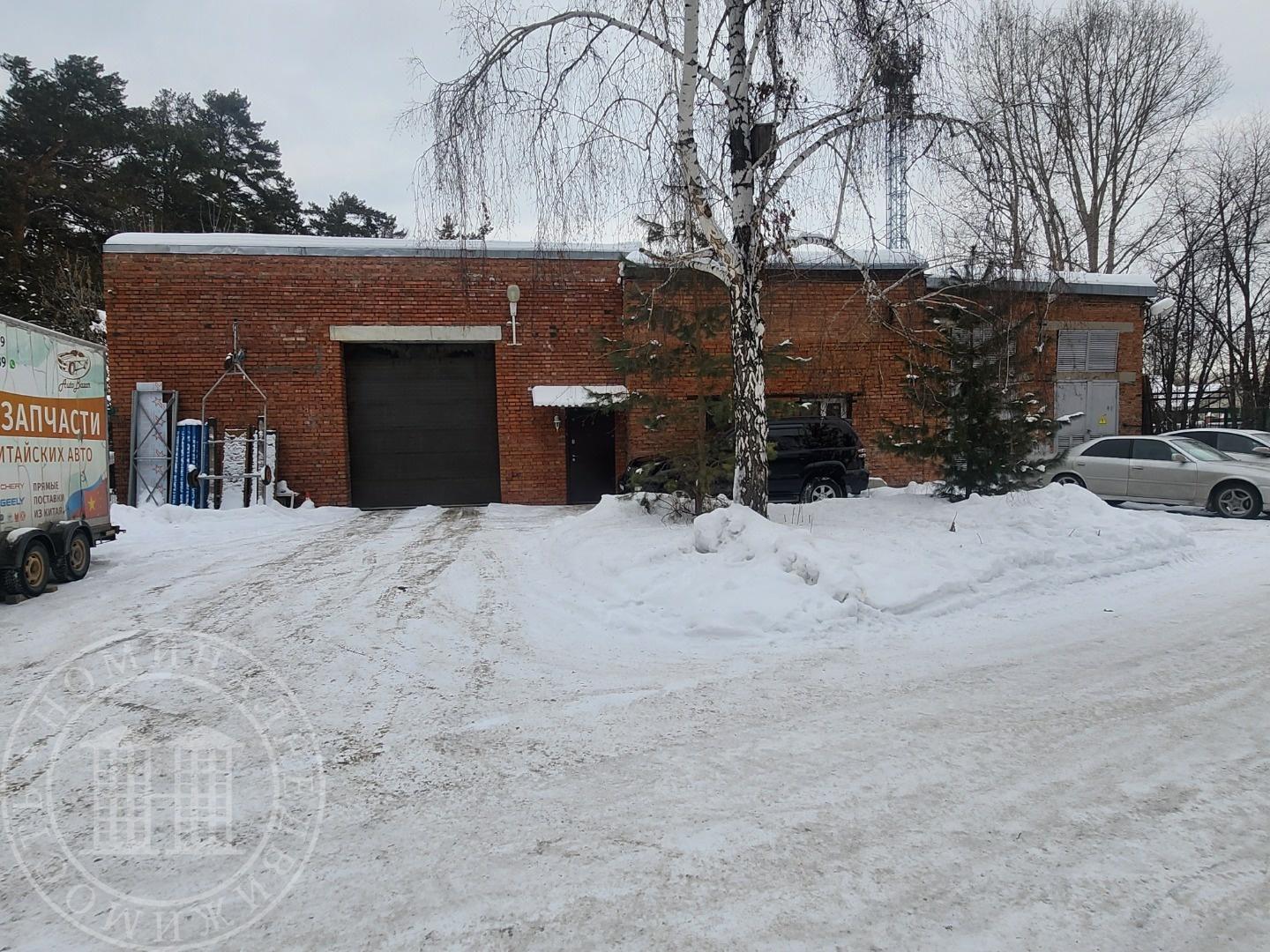 Предлагаем в долгосрочную аренду. Аренда возможна как пустого помещения так и как с оборудованием.  Автосервис в полной комплектации. Выделенная мощность 30квт возможно увеличить, все коммуникации. Возможна аренда части помещения также как и одного из направления бизнеса с оборудованием.
Огороженная
