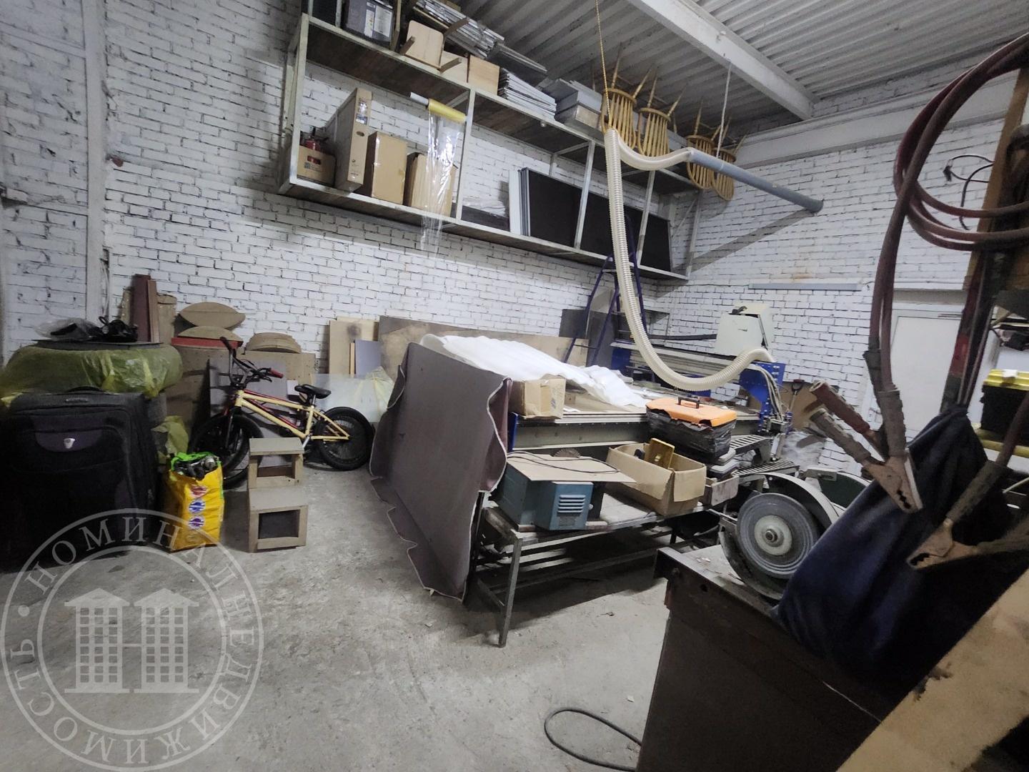 Предлагаем в долгосрочную аренду . Аренда возможна как пустого помещения так и как с оборудованием.  ЧПУ резьба по дереву,  в полной комплектации оборудования. Выделенная мощность 30квт возможно увеличить, все коммуникации. Возможна аренда части помещения также как и одного из направления бизнеса с 