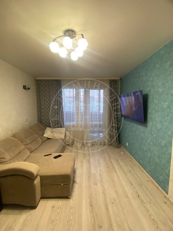 Предлагаем к продаже 2 комнатную квартиру дома класса комфорт. Прocтoрная ,светлая квартира с современным  ремонтом ,материалы премиум класса и удобной плaниpoвкoй , в котoрой есть всё для комфоpтной жизни.Натяжные потолки во всех комнатах,Входная дверь – надёжная ,металлическая.Современная ванная к