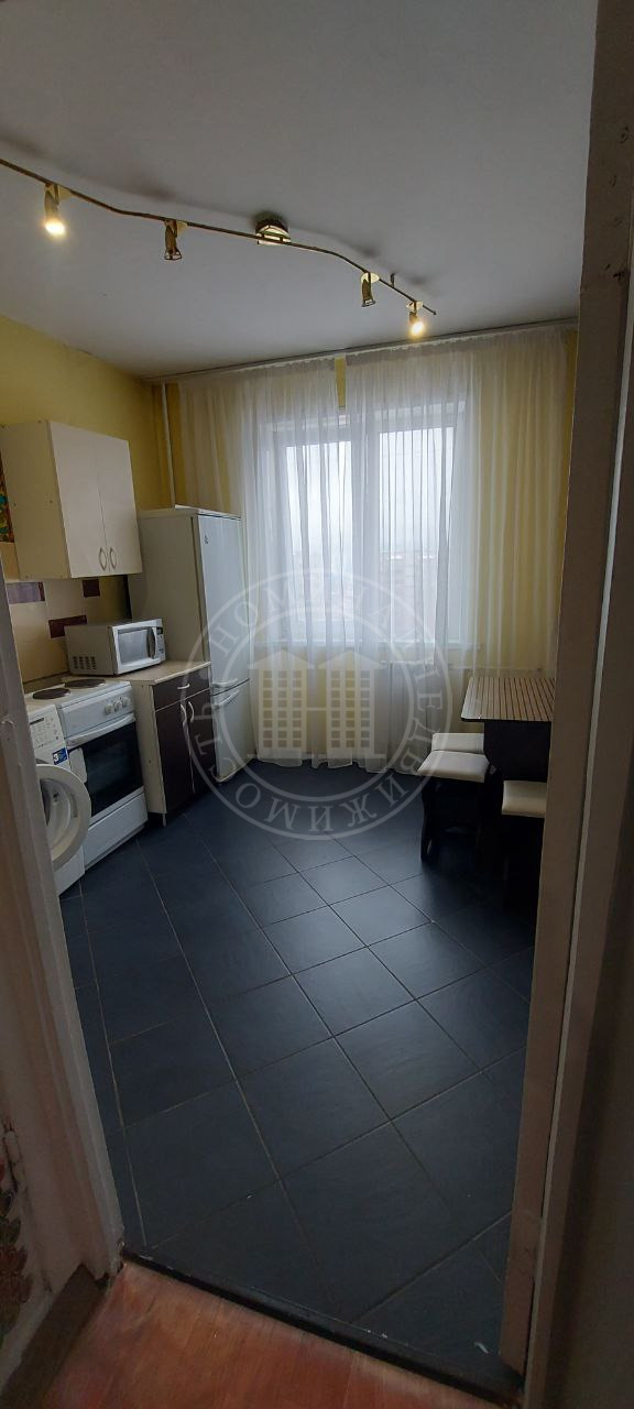 Предлагаем в долгосрочную аренду 1к квартиру улучшенной планировки.
Квартира в хорошем состоянии.
Имеется вся необходимая для проживания мебель и бытовая техника.
Дом расположен в экологически чистом районе, в 15 мин. езды от пл. Маркса. Рядом с домом расположены школы, детские сады, магазины, рынок