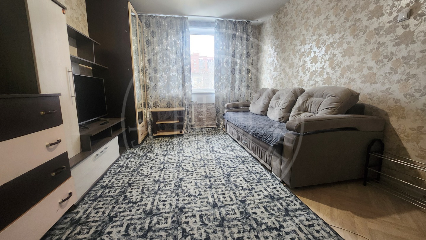 Предлагаем в долгосрочную аренду 1к квартиру в Ленинском р-не 
Жилое состояние имеется вся необходимая для проживания  мебель и бытовая техника.
Отличное местоположение всё необходимое для жизни в шаговой доступности Звёздный, ледовый дворец спорта, спортивные и учебные учреждения, школы, детские са