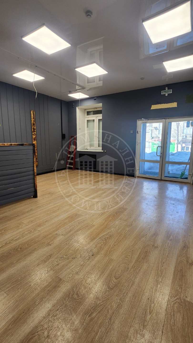 Предлагаем в долгосрочную аренду универсальное помещение  по первой линии, шаговая доступность метро Гагаринская.
  Отдельный свой вход с ул. Писарева . Первый этаж 2 комнаты по 30кв.м., кухня, сан узел.
Хороший ремонт
Хороший проходной трафик, отличная развязка, парковочные места.
Никаких комиссий!