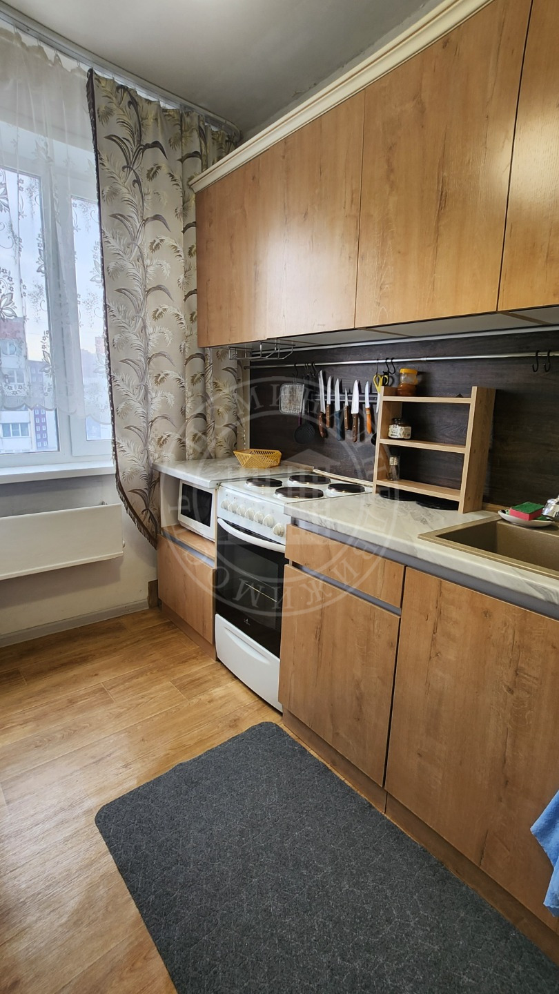 Квартира в отличном состоянии со всеми условиями для проживания сдаётся на длительный срок.
Удобная транспортная развязка. развитая инфраструктура магазины, школа, детский сад, река Обь, до остановки 5 минут ходьбы.
Отличное местоположение всё необходимое рядом река Обь, Бугринская роща по проекту н