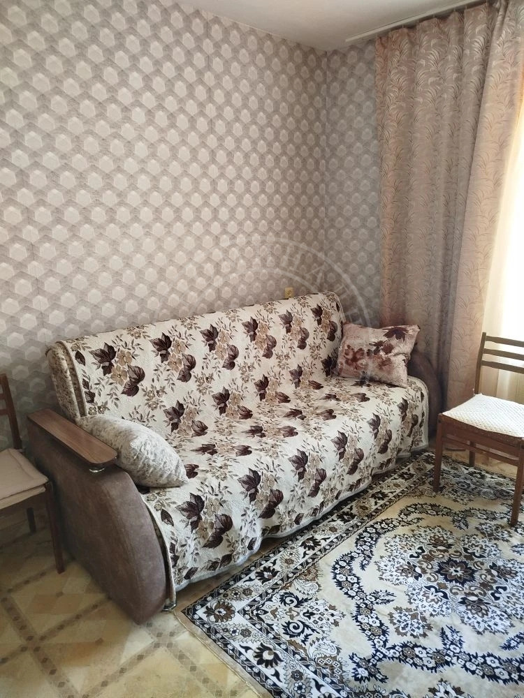 Предлагаем в долгосрочную аренду уютную комнату в общежитии секционного типа на длительный срок. Необходимая мебель и бытовая техника.
Дом расположен в самом центре г. Новосибирска.
Отличная транспортная развязка, до метро Площадь Ленина 5 минуты ходьбы.