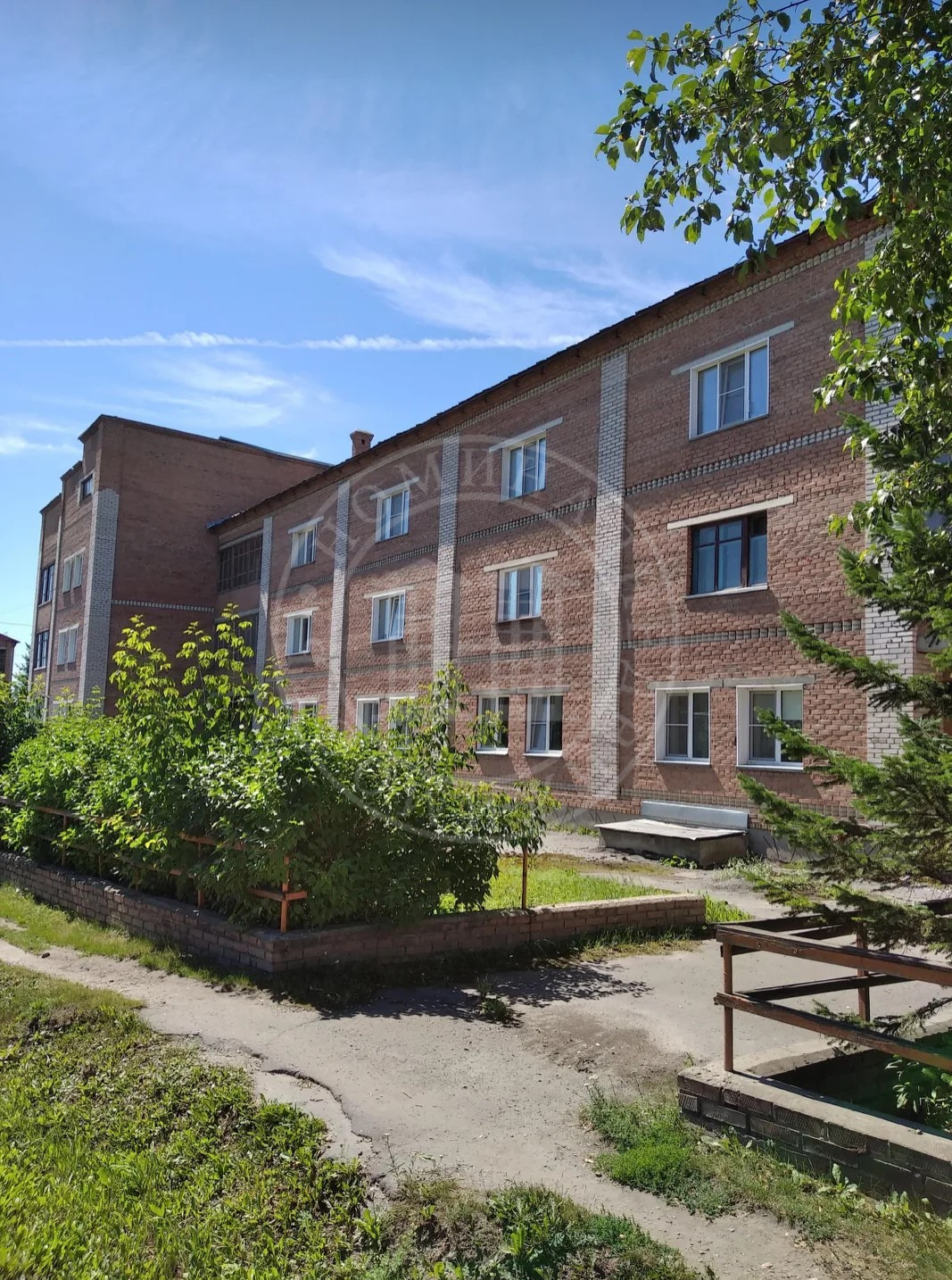 В продаже просторная однакомнатная квартира в центре Маслянино.