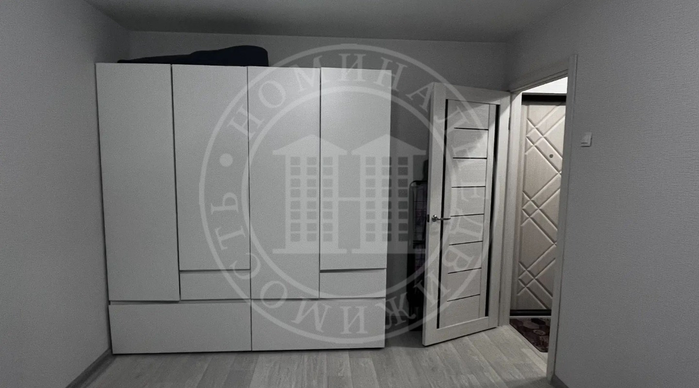  В Продаже 1-комнатная квартира  площадью 30,2  кв.м
  Отличный вариант для комфортного проживания или сдачи в аренду!
  Квартира чистая, теплая. Встроенная кухня остается новым владельцам.
  Квартира находится  развитом районе. Школы,детские сады, супермаркеты,ТЦ.
  Объект  без опек, обременений и